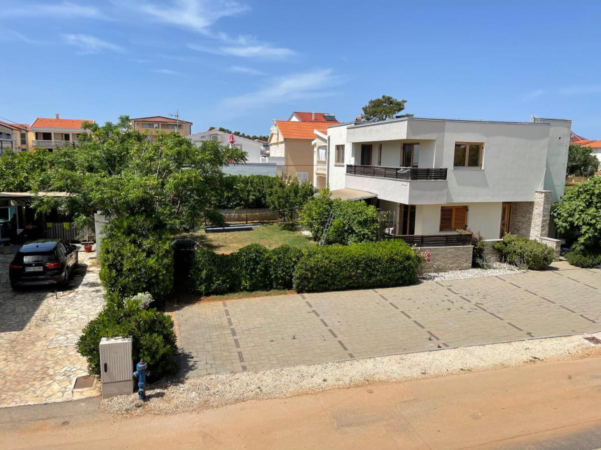 Apartments Villa Engeli Vir Zewnętrze zdjęcie