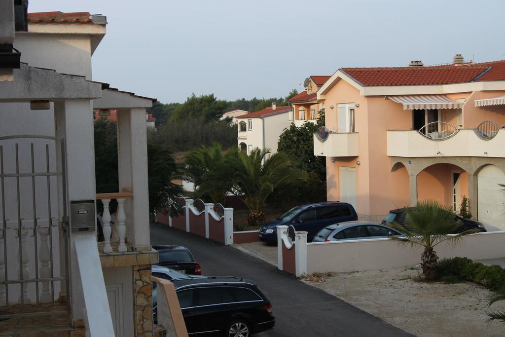 Apartments Villa Engeli Vir Zewnętrze zdjęcie