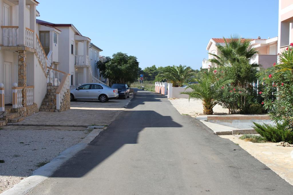 Apartments Villa Engeli Vir Zewnętrze zdjęcie
