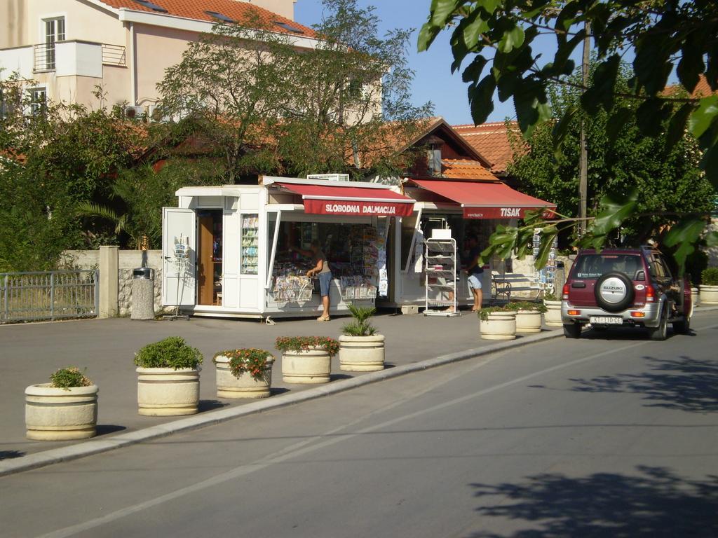 Apartments Villa Engeli Vir Zewnętrze zdjęcie