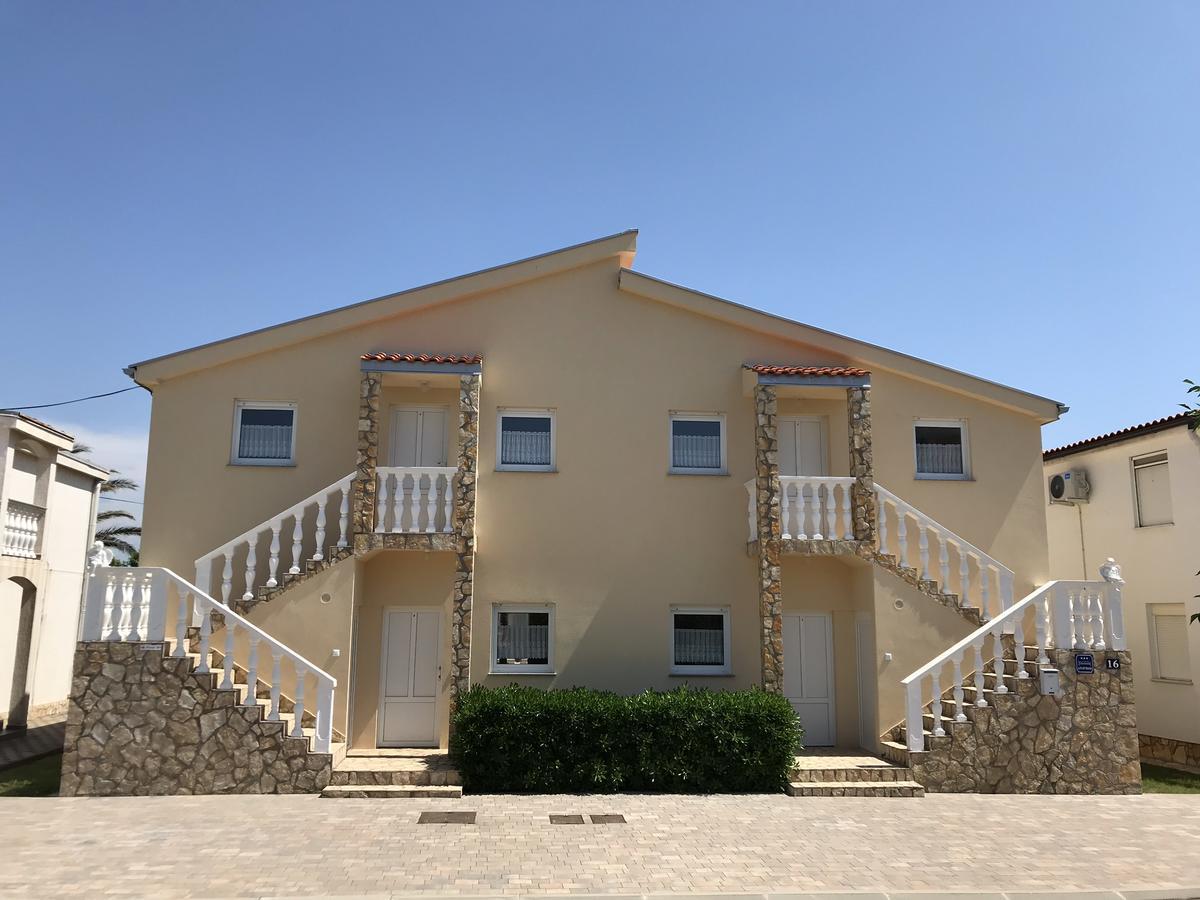 Apartments Villa Engeli Vir Zewnętrze zdjęcie