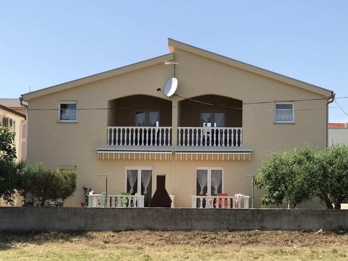 Apartments Villa Engeli Vir Zewnętrze zdjęcie