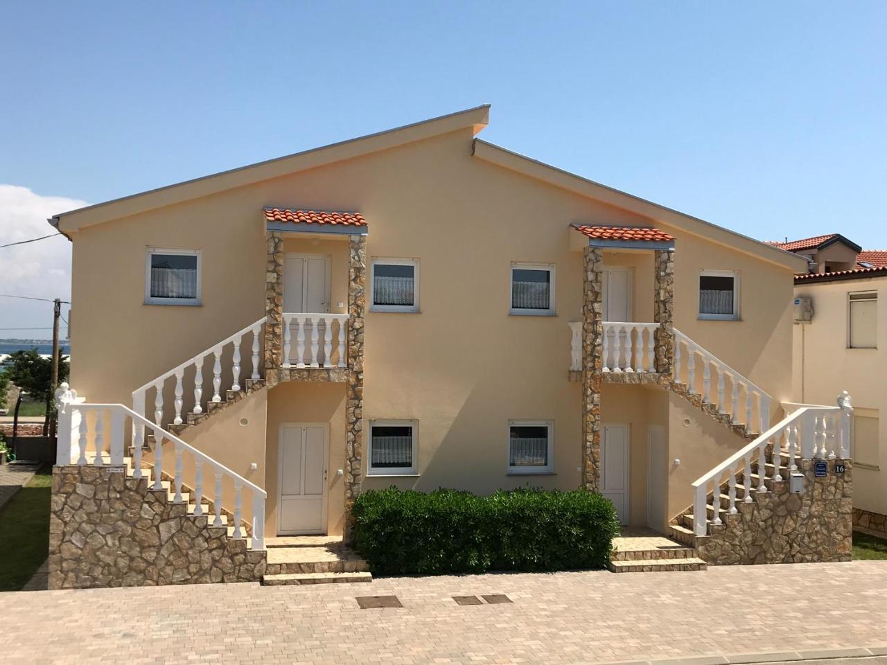 Apartments Villa Engeli Vir Zewnętrze zdjęcie