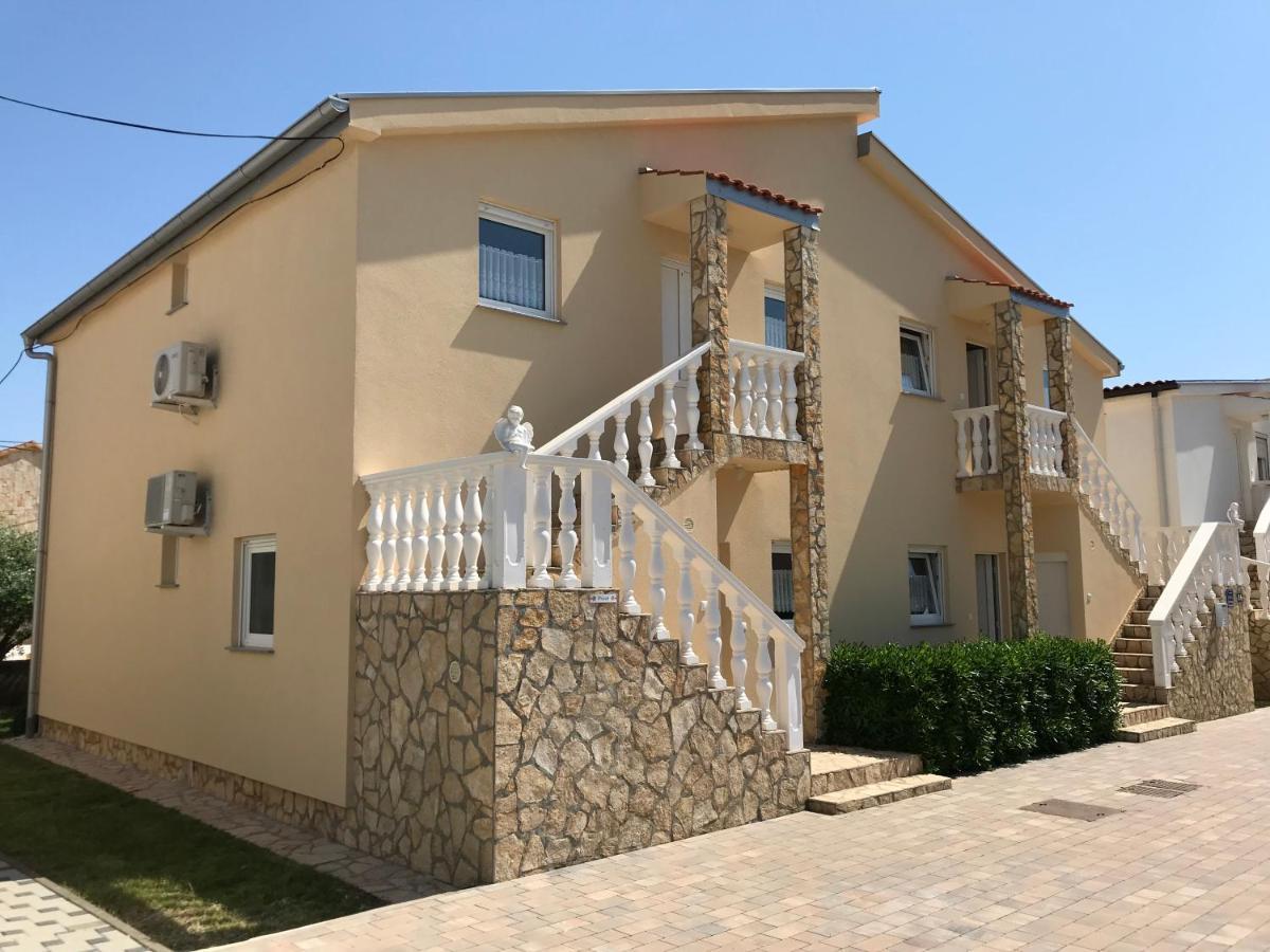 Apartments Villa Engeli Vir Zewnętrze zdjęcie